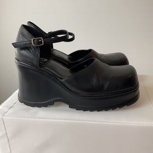 Vintage 90’s Transit Chunky Platform Mary Jane Leather Heels size 7